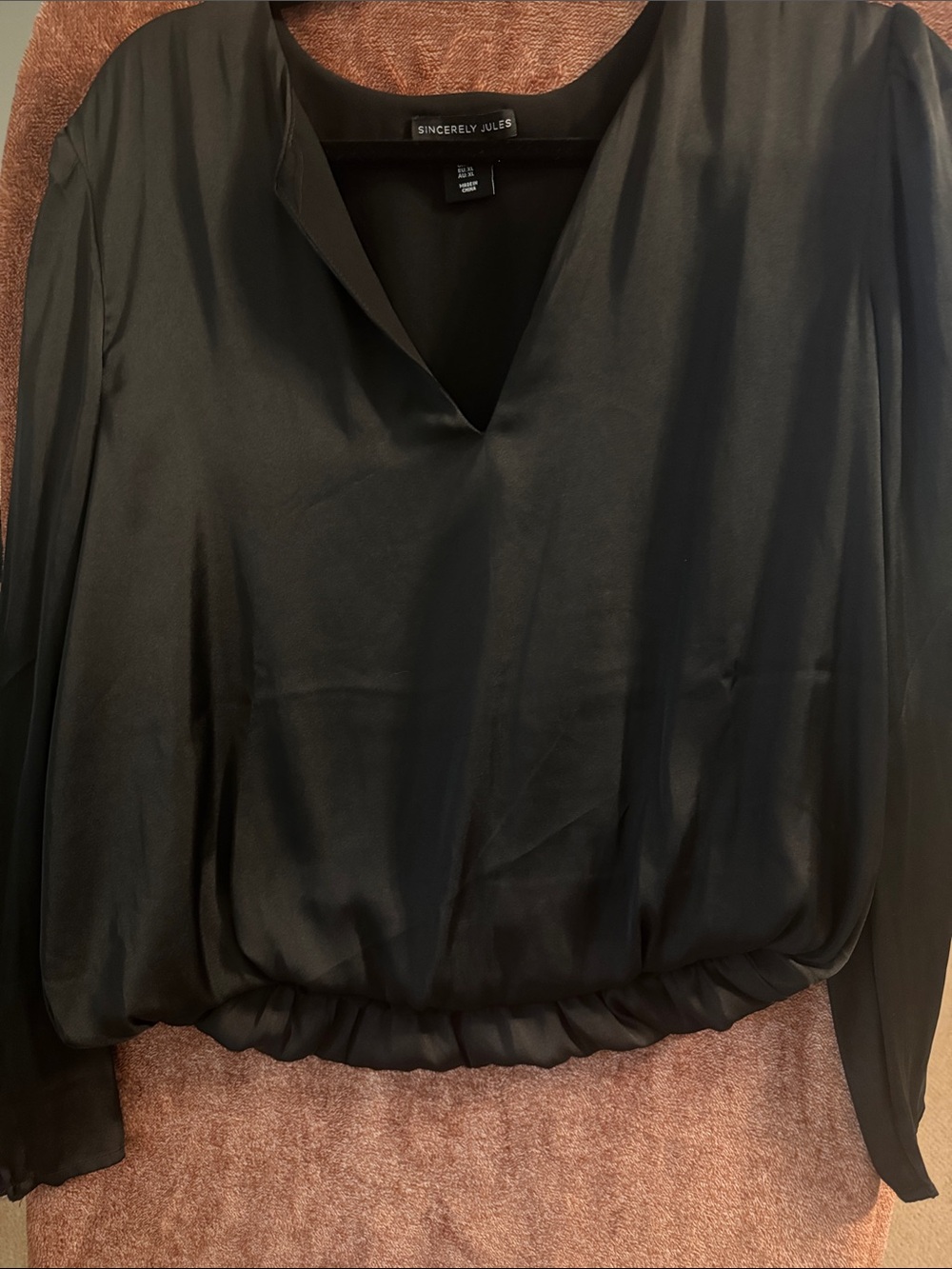 Sincerly Jules Black V-Neck Blouson Hem Long Sleeve Top